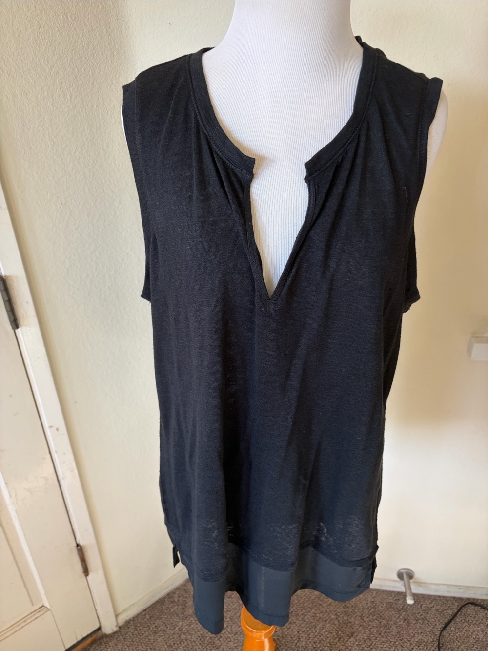 Sanctuary Black Sleeveless Split-Neck Tank